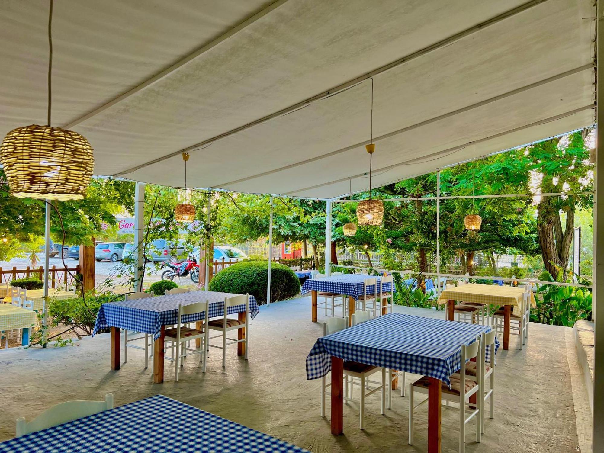 Garden Villa Naza Piqeras Exteriör bild